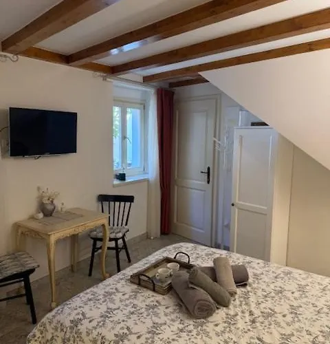 Allegre Old Town 1 *