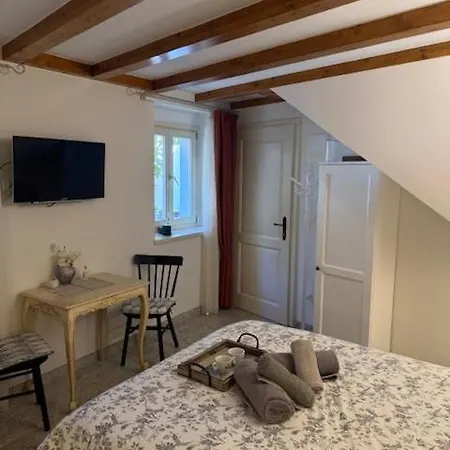 Allegre Old Town 1 *