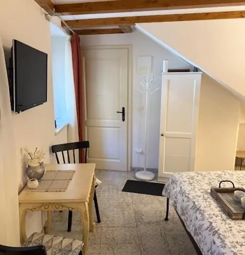 Allegre Old Town 1 *